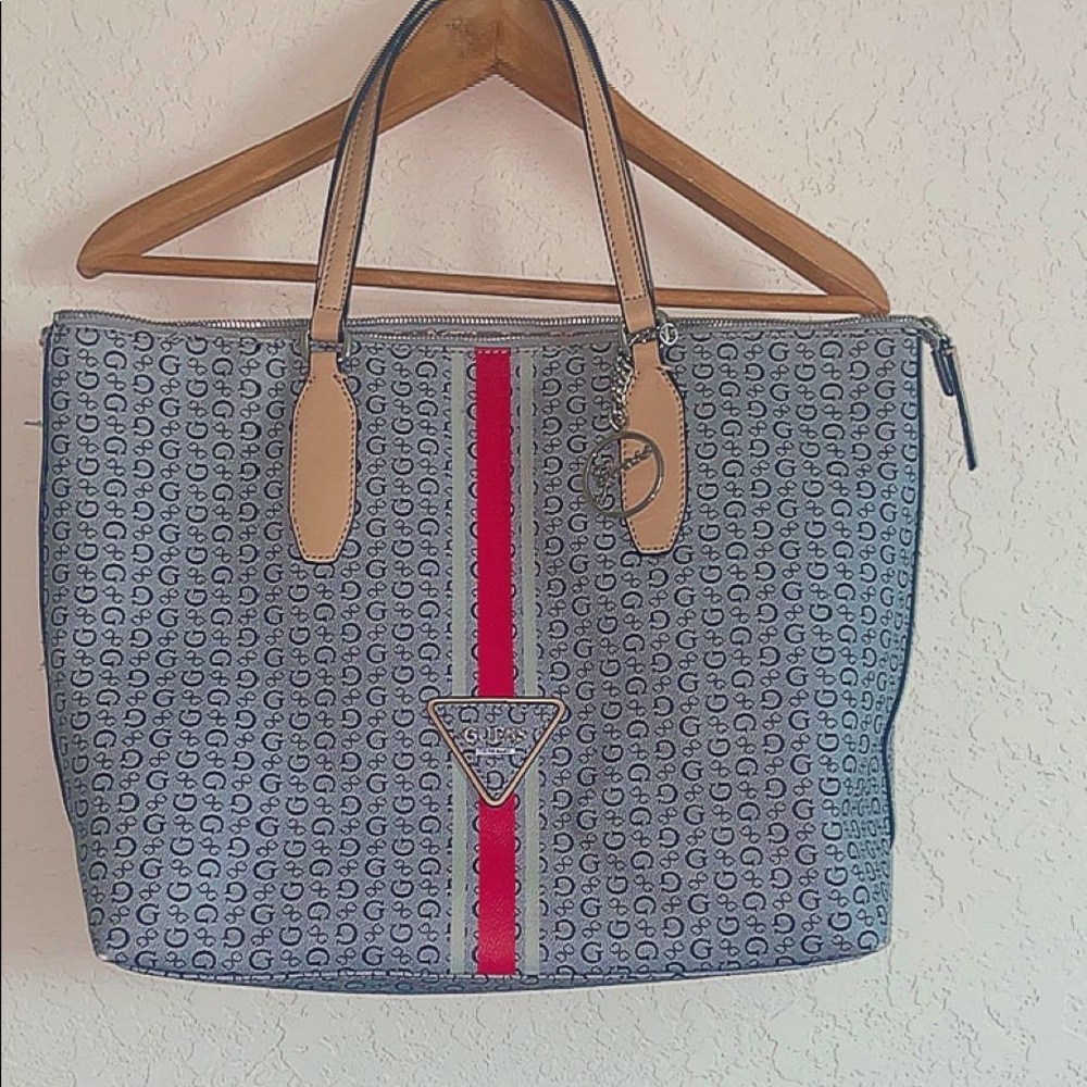 This is a 150$ handbag selling for 35 dollars! Never used!